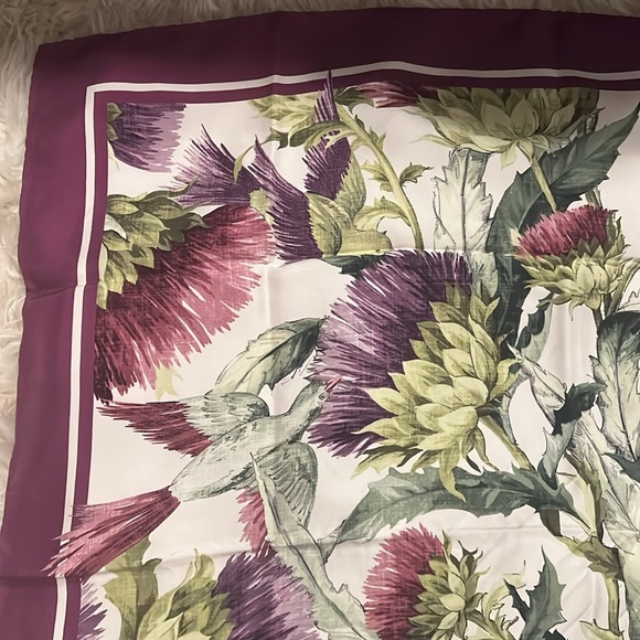 Gucci Womens Square 100% Silk Scarf 32 inches - Picture 10 of 16